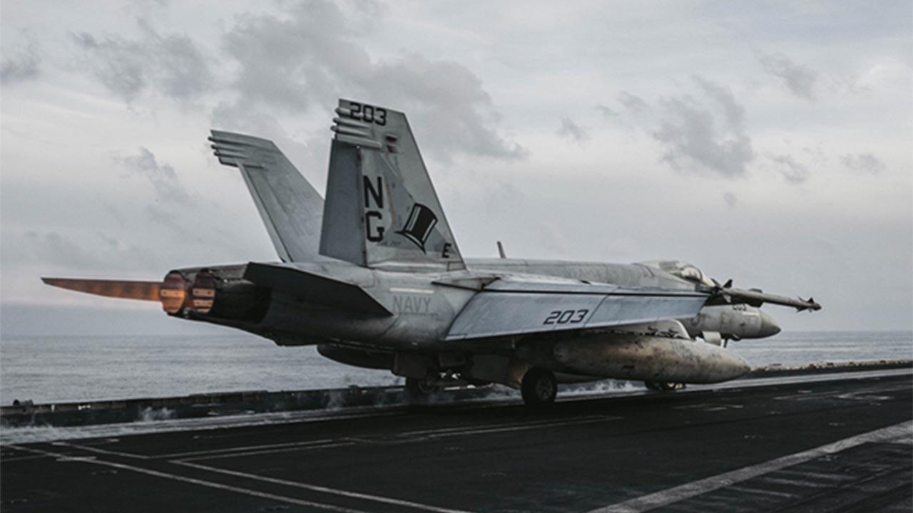 யுஎஸ்எஸ் ஆபிரகாம் லிங்கன் கப்பலின் தாக்குதல்கள் தொடரும் - அமெரிக்கா