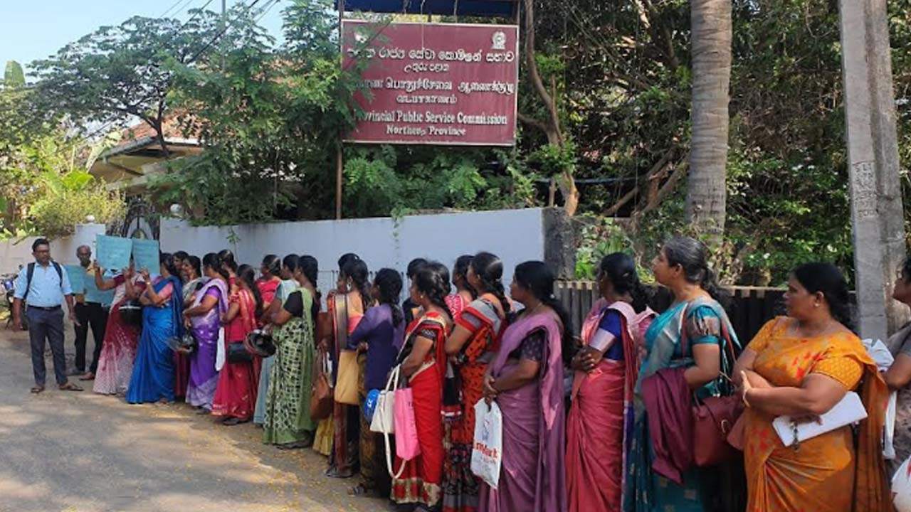 வட மாகாண ஆசிரியர்கள் கவனயீர்ப்பு போராட்டம்