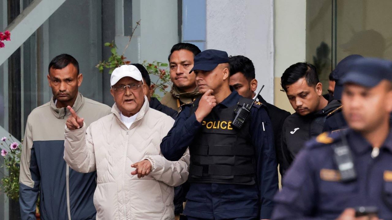 நேபாளத்தின் முன்னாள் பிரதமர் கைது