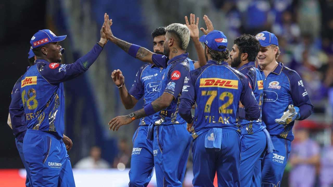  முதல் போட்டியில் வென்ற மும்பை 