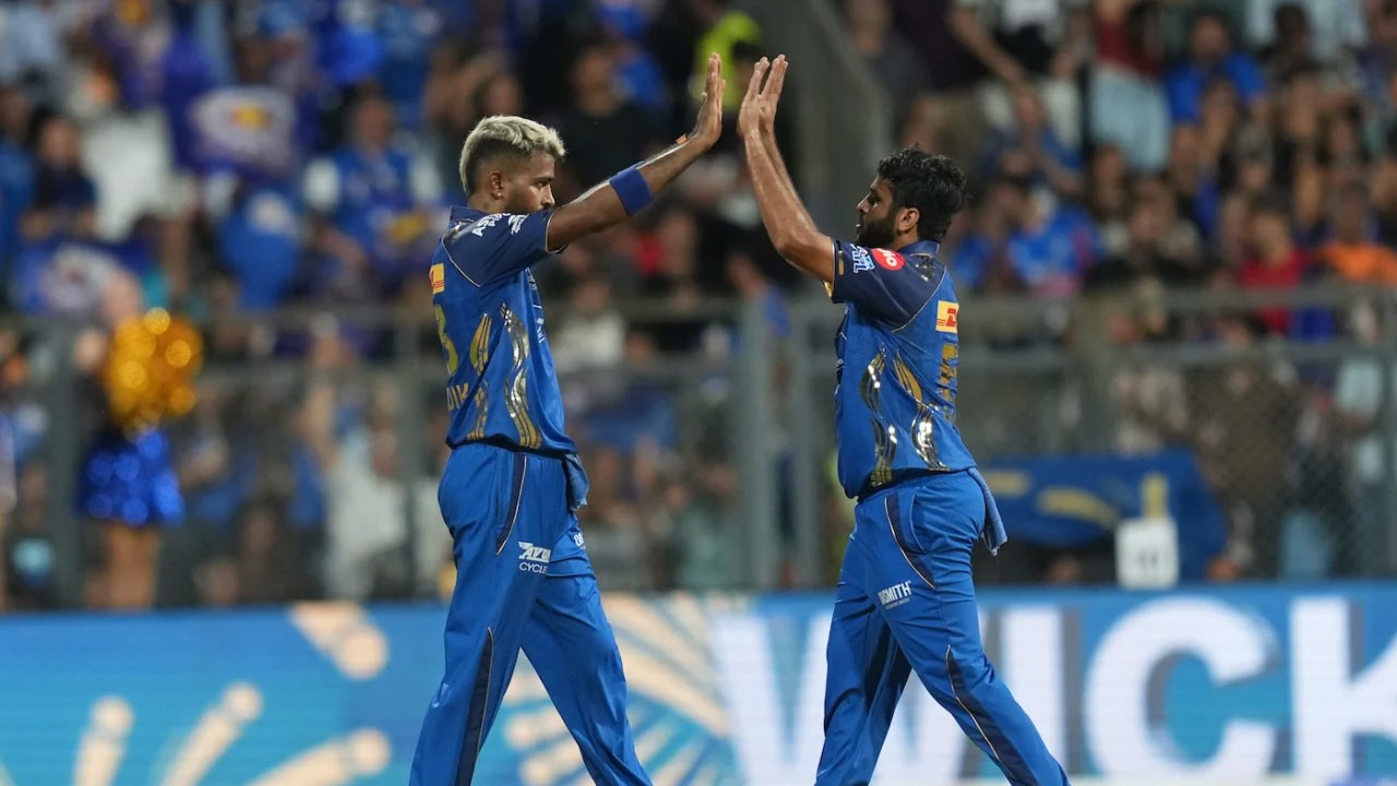 ஐபிஎல் வரலாற்றில் சாதனை படைத்த மும்பை இந்தியன்ஸ்!