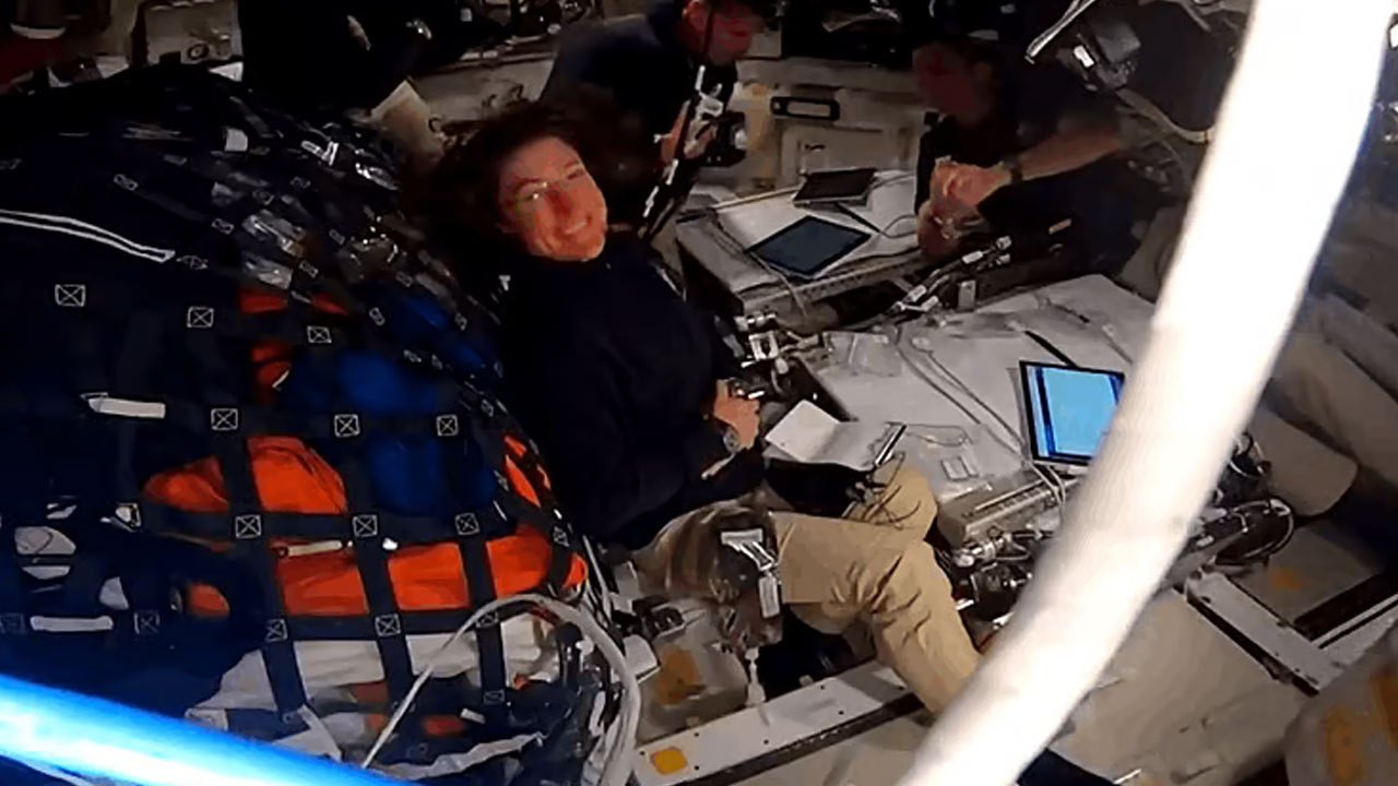 விண்வெளி பயணத்தில் புது மைல்கல் எட்டிய ஆர்டெமிஸ் II குழு!