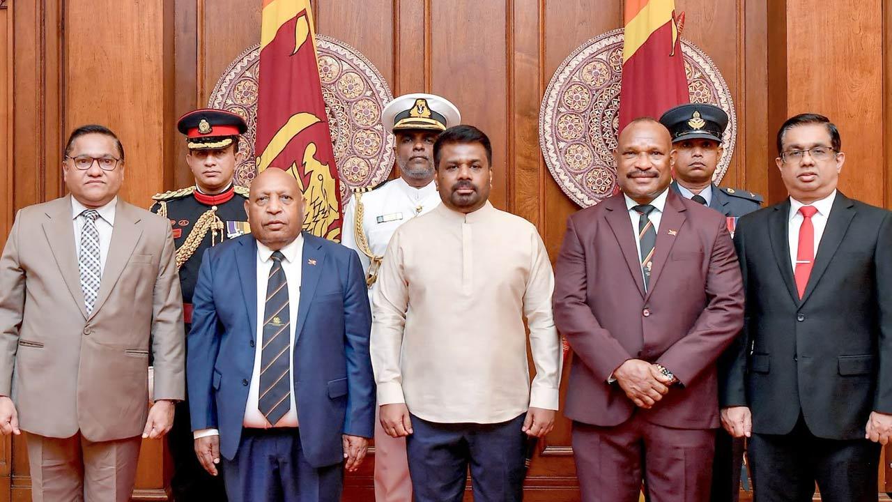 ஜனாதிபதியிடம் நற்சான்றிதழ் பத்திரங்களை கையளித்த புதிய தூதரகப் பிரதிநிதிகள்