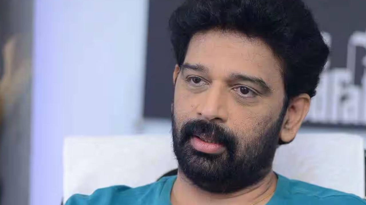 தாத்தா வயது தயாரிப்பாளர், ஹீரோயினிடம் அப்படி நடந்துகொண்டார்!