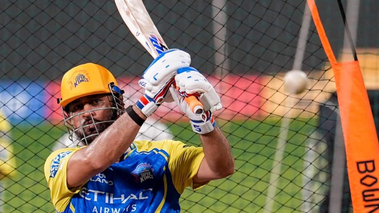 தோனிக்கு மீண்டும் காயம்!