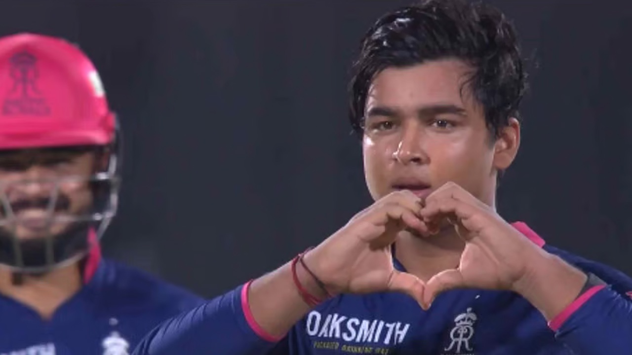 சூர்யவன்ஷி பேட்டில் AI சிப்!