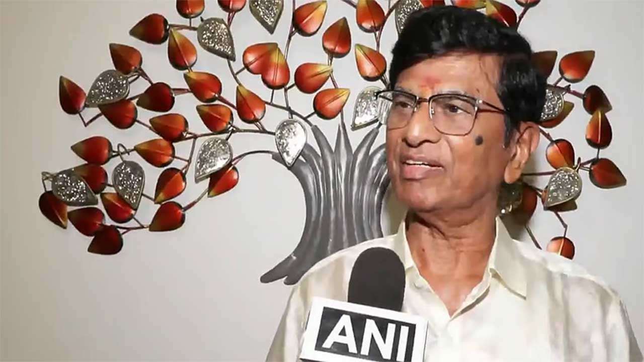 மக்கள் விஜய்யை தலைவராக பார்க்காமல் தங்களில் ஒருவராக பார்த்தனர்