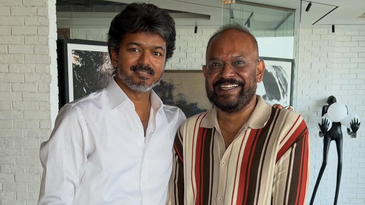 விஜய்யை சந்தித்து வெங்கட் பிரபு கொடுத்த கிப்ட்!