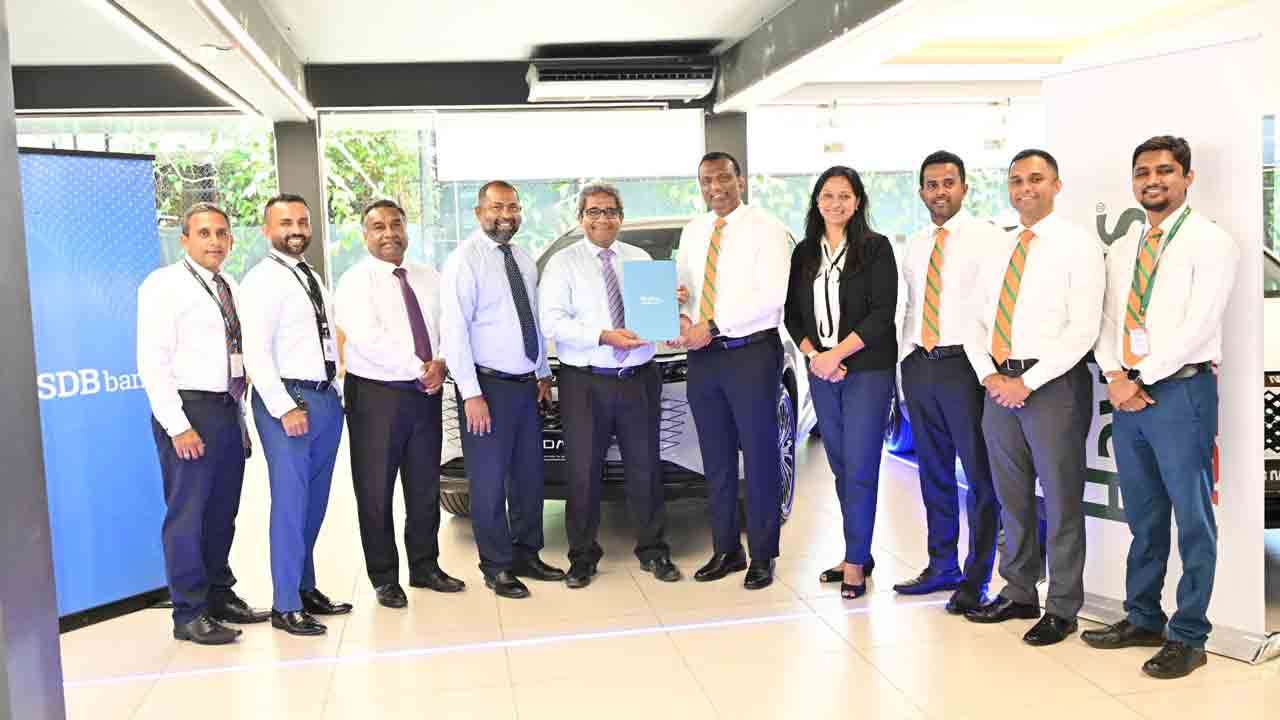 நிலைபேற்றியலை ஊக்குவிக்கும் போக்குவரத்து மற்றும் தனியார் வாகனக் குத்தகை ஆகியவற்றை மேம்படுத்தும் நோக்கில் SDB வங்கி மற்றும் Hayleys Mobility இடையிலான ம