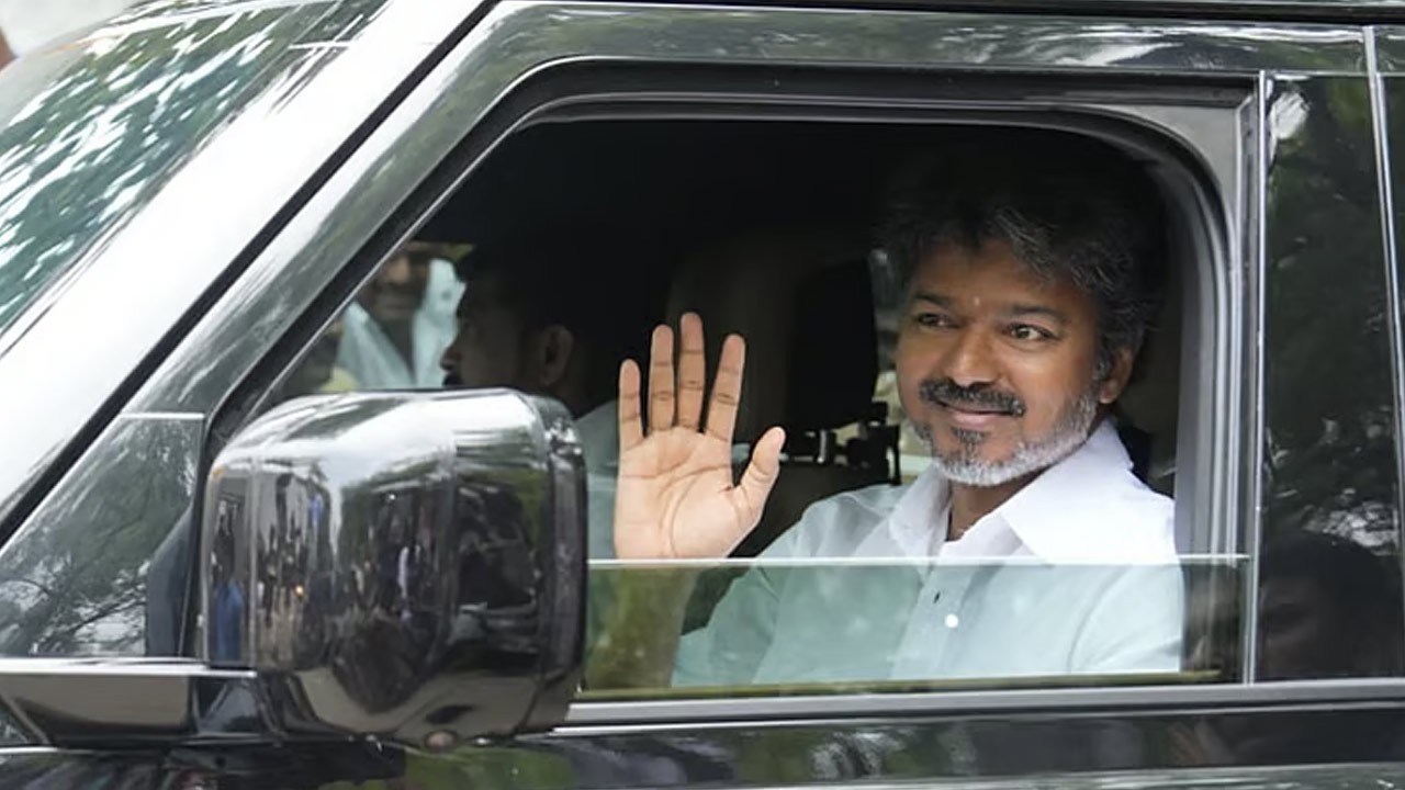 டெல்லிக்கு புறப்பட்டார் தமிழக முதலமைச்சர் விஜய்!