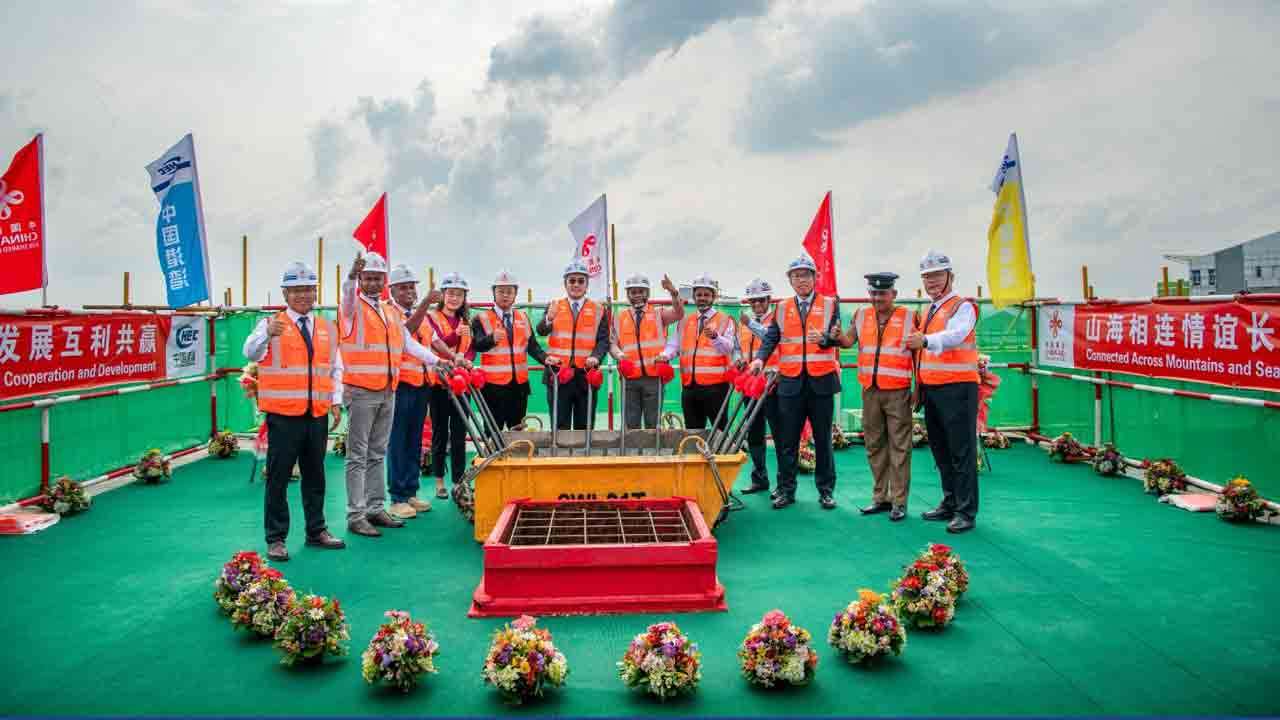 சீனாவின் நிதியுதவியுடன் கொழும்பில் சிக்கனமான விலைகளைக் கொண்ட வீடமைப்புச் செயற்திட்டத்தை நிர்மாணிப்பதில் முக்கியமான சாதனை மைற்கல்லினை CHEC நிறுவனம் நில