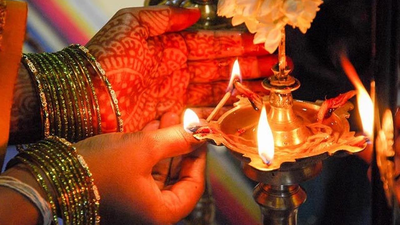 எந்த நாளில் விளக்கேற்றினால் என்ன பலன்!