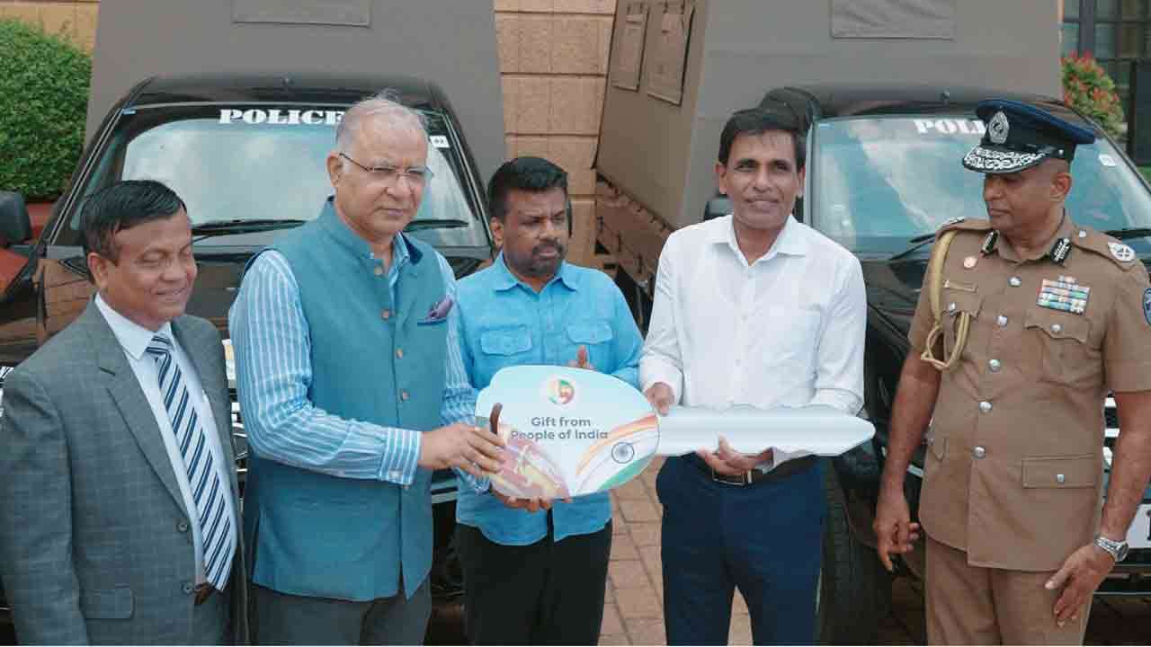 இலங்கை பொலிஸாருக்கு 134 TATA Xenon Yodha கெப்களை வழங்குவதற்கு வசதியளித்த DIMO நிறுவனம்