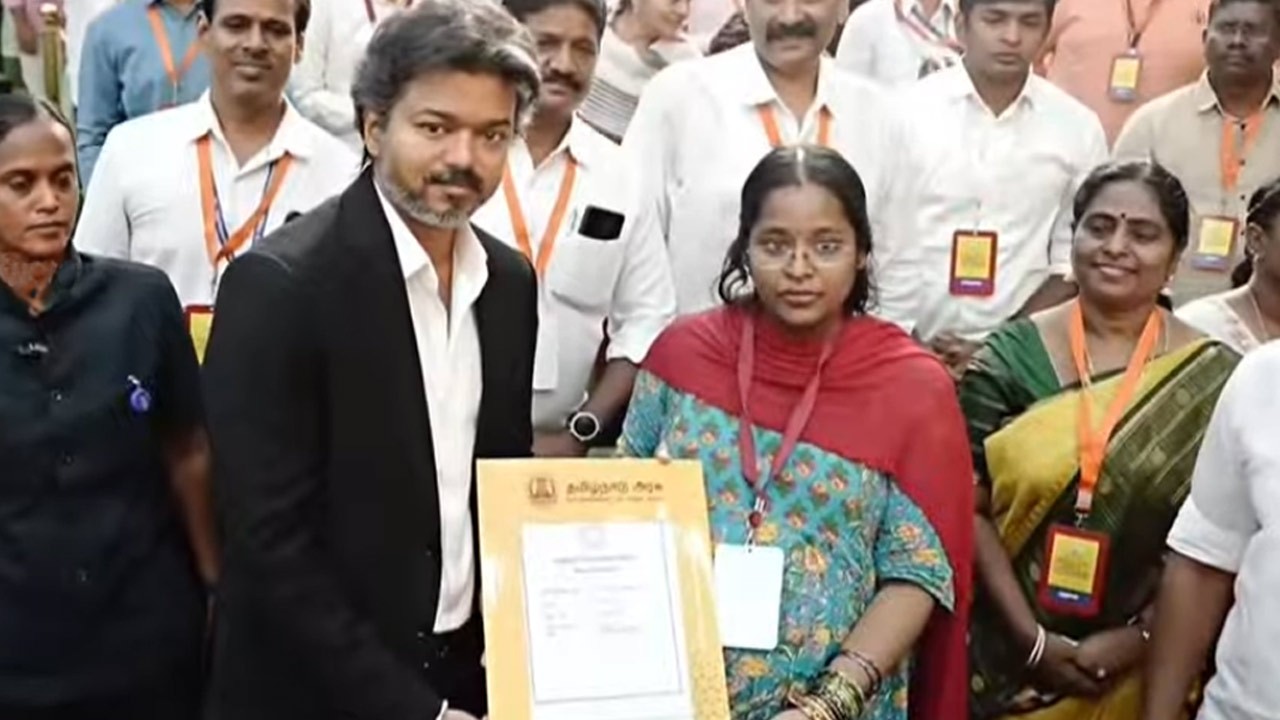 மேடை இறங்கிச் சென்று கர்ப்பிணிக்கு பணி நியமனம் வழங்கிய முதலமைச்சர்!