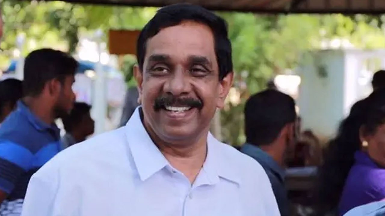 முன்னாள் அமைச்சர் ஜகத் புஷ்பகுமார ஊழல் குற்றச்சாட்டில் கைது