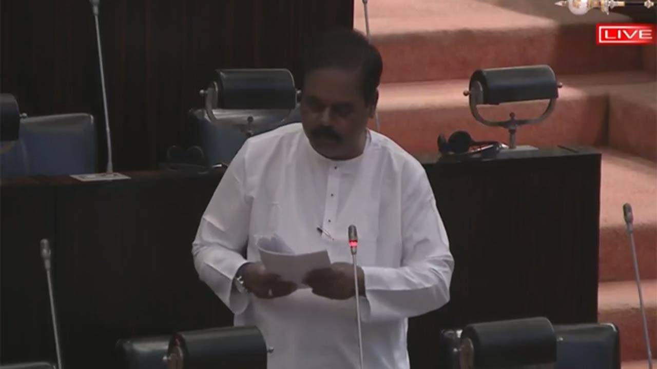 பாதைகளை புனரமைக்க ஏதேனும் திட்டங்கள் உள்ளனவா?