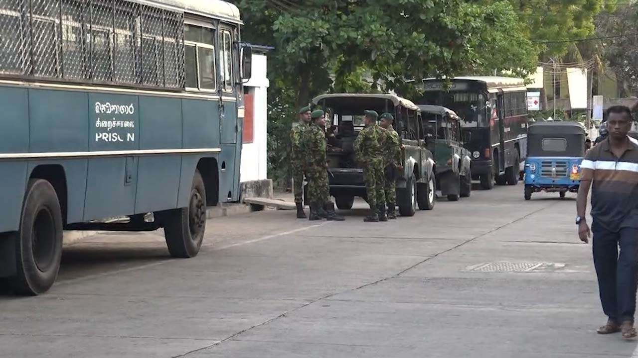 பலத்த பாதுகாப்புக்கு மத்தியில்...