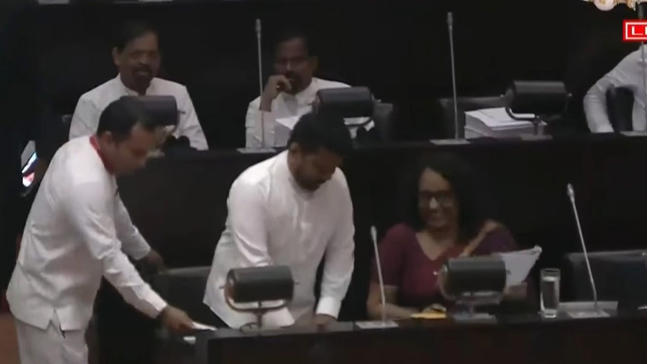 ஜனாதிபதி சற்றுமுன்னர் பாராளுமன்றுக்கு வருகை