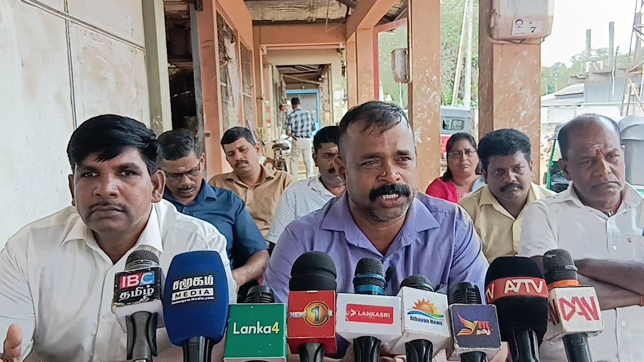 பிரதேசவாதங்களை தூண்டும் வகையில் கருத்து வெளியிட்டு இருக்கிறார்!