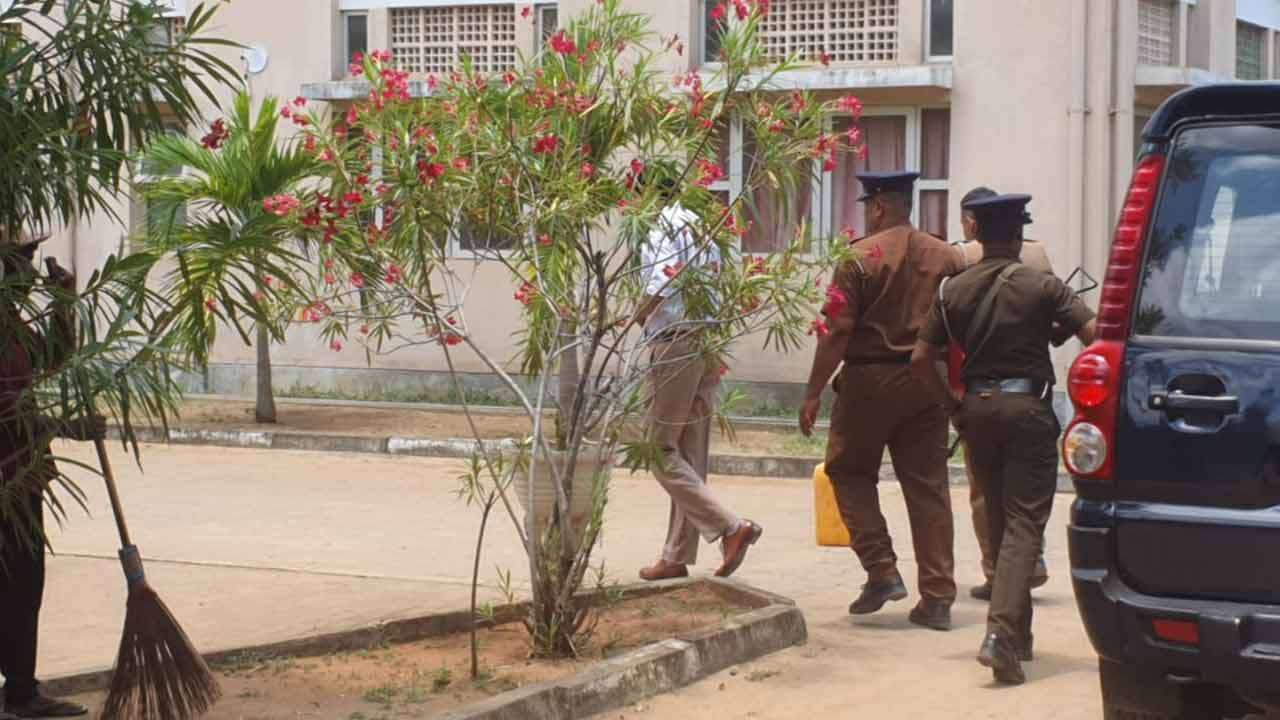 பாராளுமன்ற உறுப்பினர் அர்ச்சுனா கைது