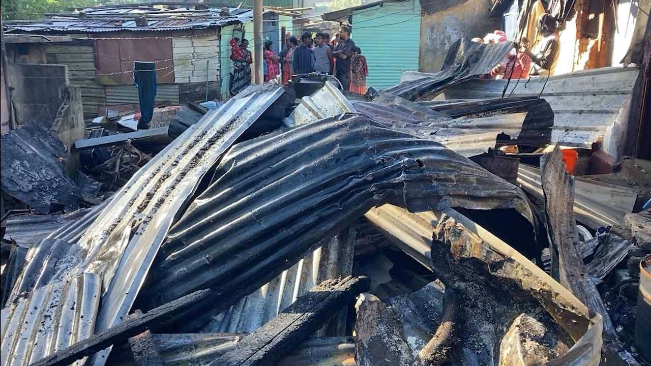 நுவரெலியா பம்பரக்கலை நெடுங்குடியிருப்பில் தீப்பரவல்!