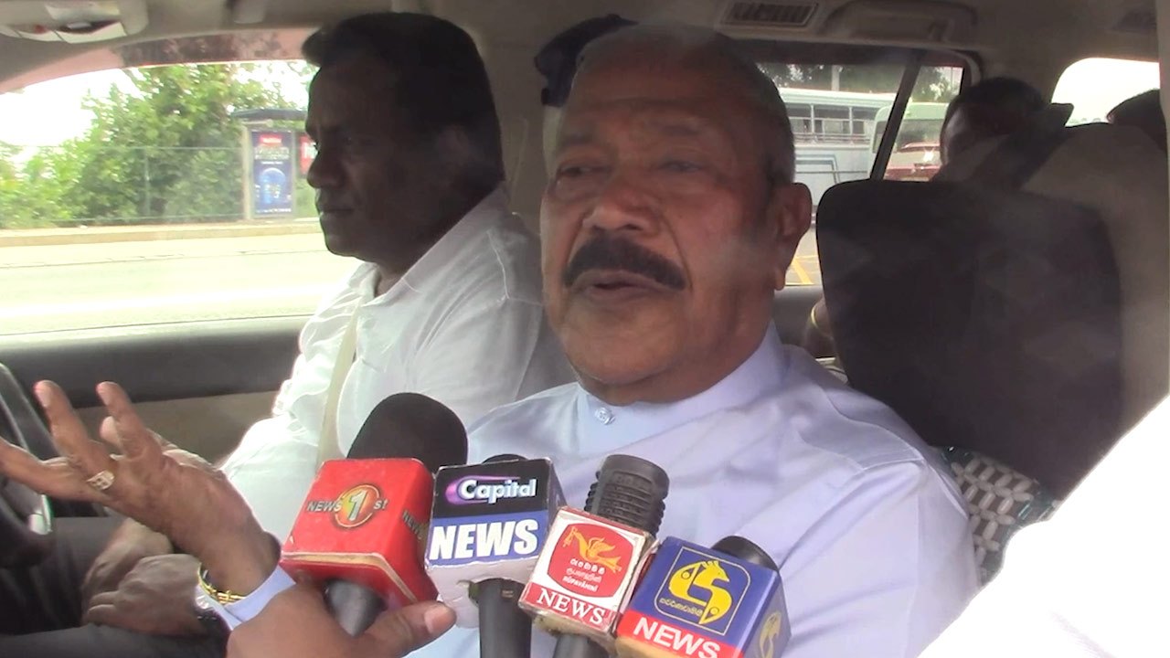 துஷ்டனை கண்டால் தூர விலகு!