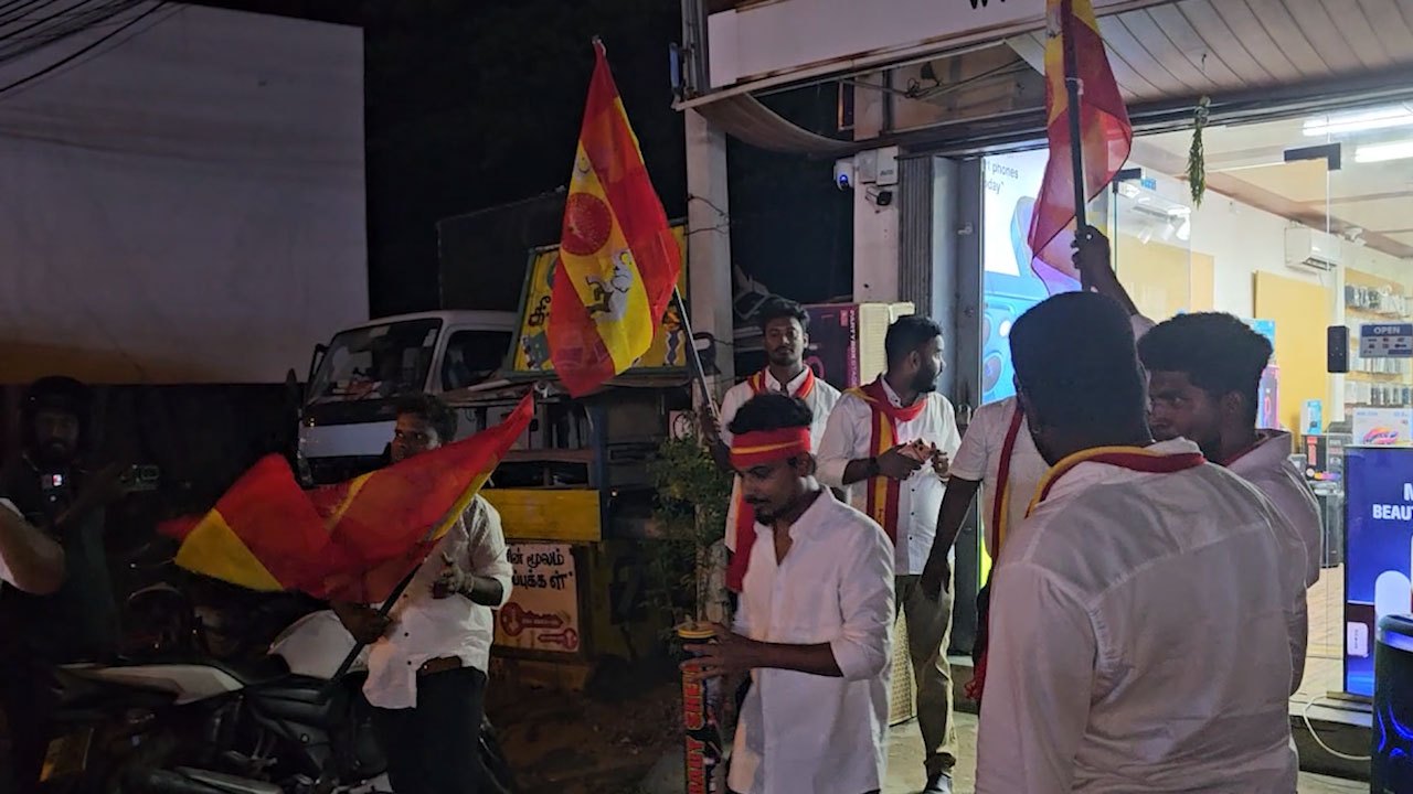 யாழில் தவெக வெற்றி கொண்டாட்டம்!