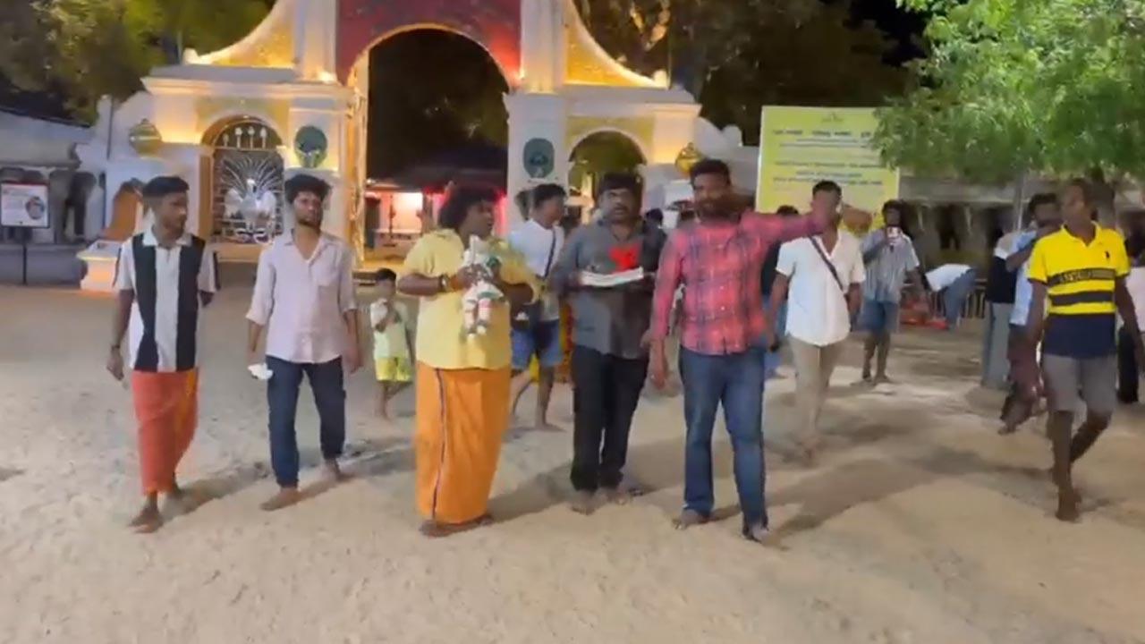 கதிர்காம முருகனை தரிசிக்க சென்ற நடிகர் யோகி பாபு!