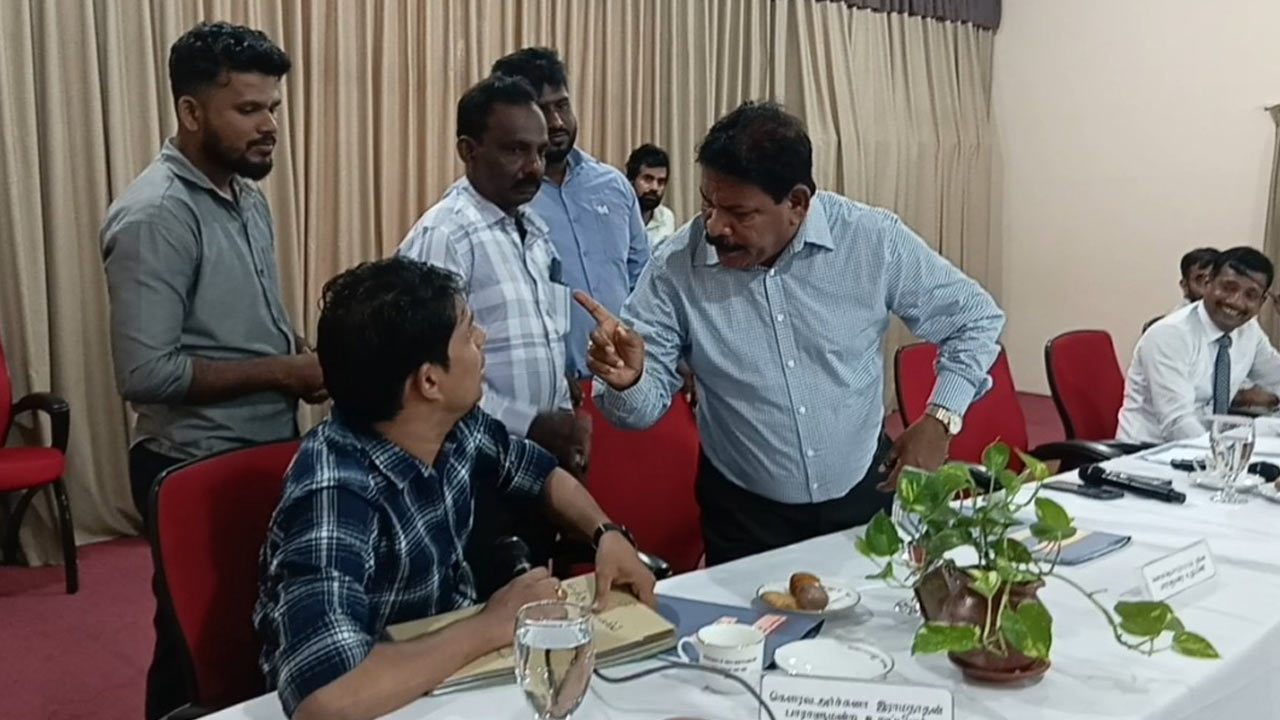 அபிவிருத்திக் குழுக் கூட்டத்தில் பெரும் பதற்றம்!